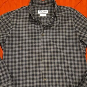 Mizzen+Main Blue and Gray Plaid Shirt Size Large.